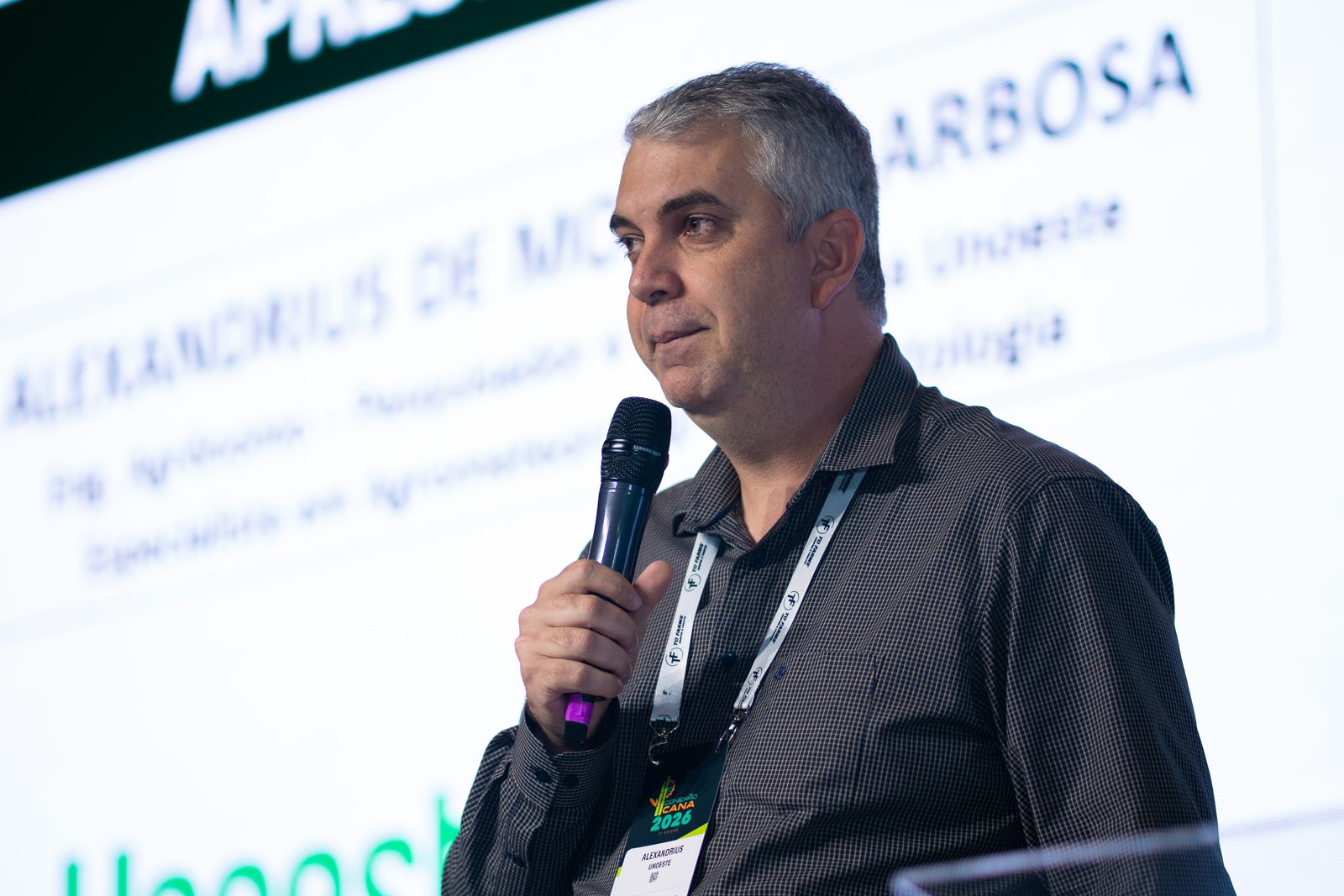 Alexandrius Barbosa apresentando no Conexão Cana 2026